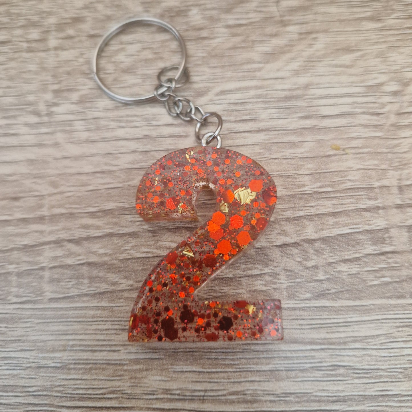 Porte clés lettres et chiffres rouge doré Résine Epoxy