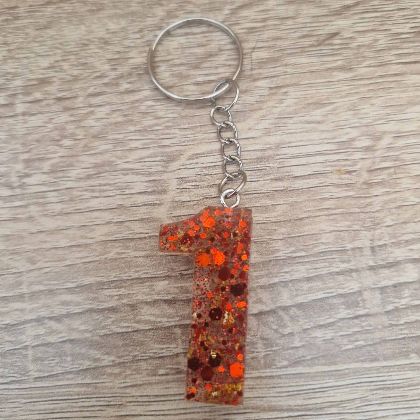 Porte clés lettres et chiffres rouge doré Résine Epoxy